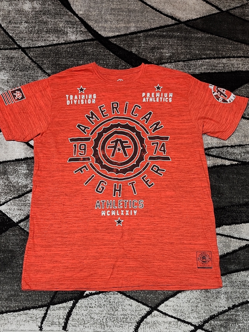 AMERICAN FIGHTER ATHLETICS RED RAISED CIRCULAR SHIELD CREWNECK TEE-SHIRT